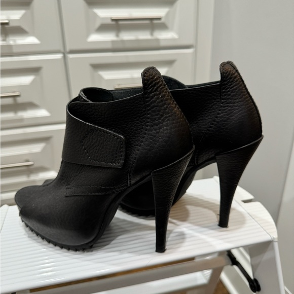 Pedro Garcia Leather Peep Toe Booties Size 8 - Picture 3 of 7
